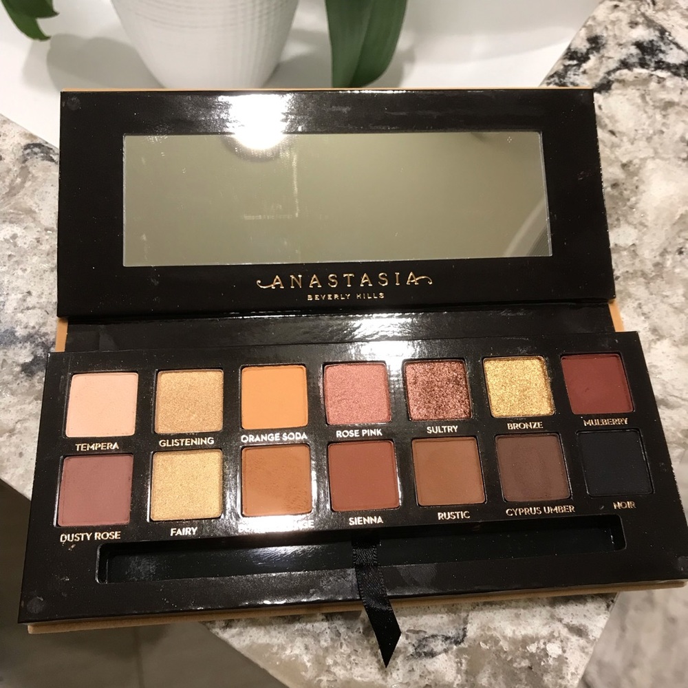 Anastasia Beverly Hills Soft Glam Palette